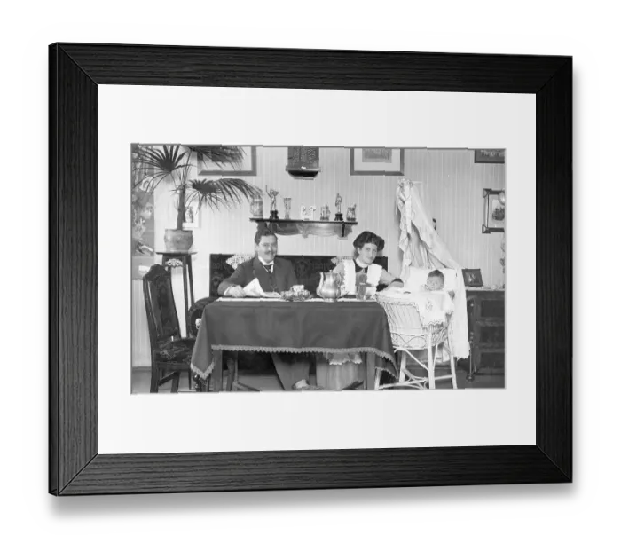 Framed Print : Historic photograph, family in the twenties