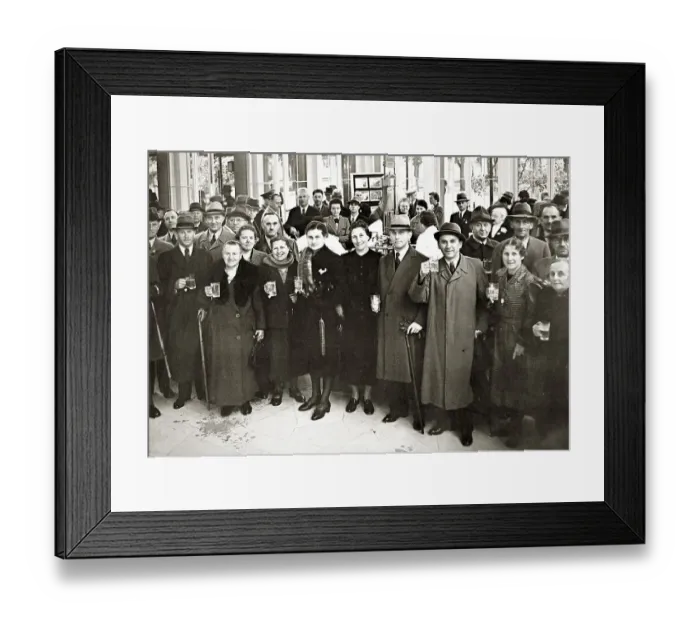Framed Print : Party, everyone drinking beer, historic photograph