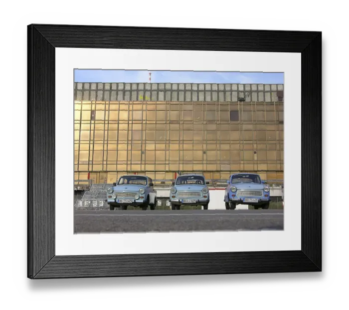 Framed Print : Three blue Tabis (Trabants, Trabbis) park at the Schlossplatz before the Palast der Republik in Berlin