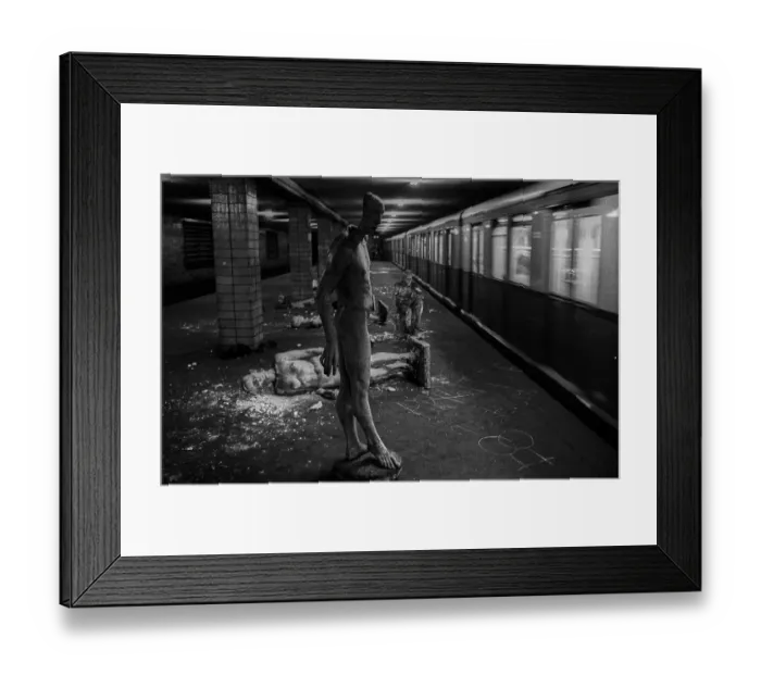 Framed Print : GDR, Berlin, 17 June 1990, Oranienburger Strasse S-Bahn station