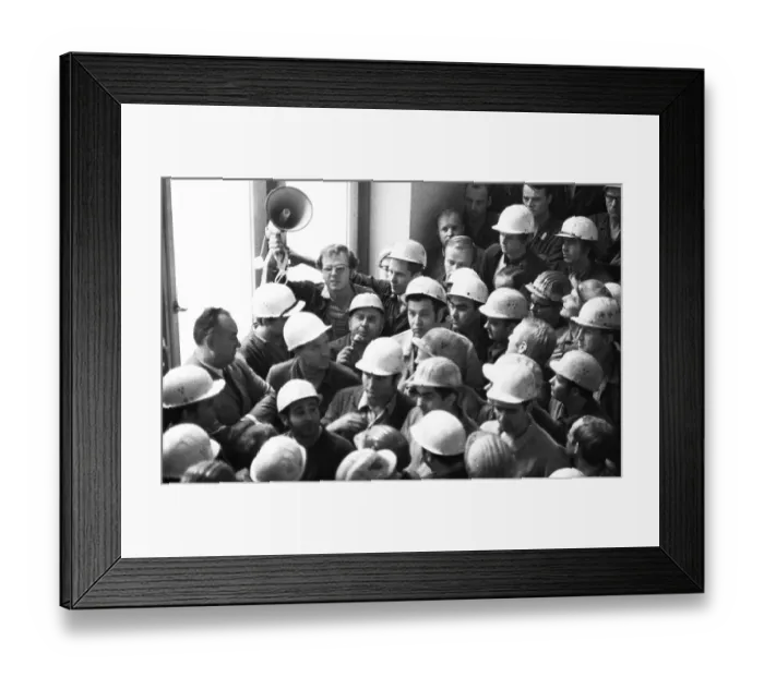 Framed Print : With a siege and temporary occupation of the Hoesch AG headquarters on 11