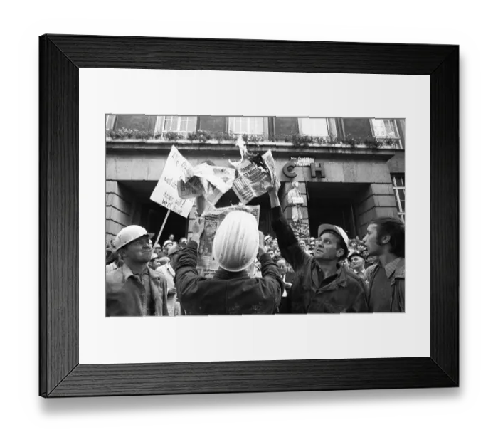 Framed Print : With a siege and temporary occupation of the Hoesch AG headquarters on 11