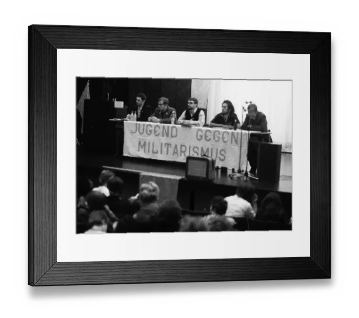 Framed Print : Left-wing and pacifist demonstration for the anti-war day on 1 Framed Print : Left-wing and pacifist demonstration for the anti-war day on 1