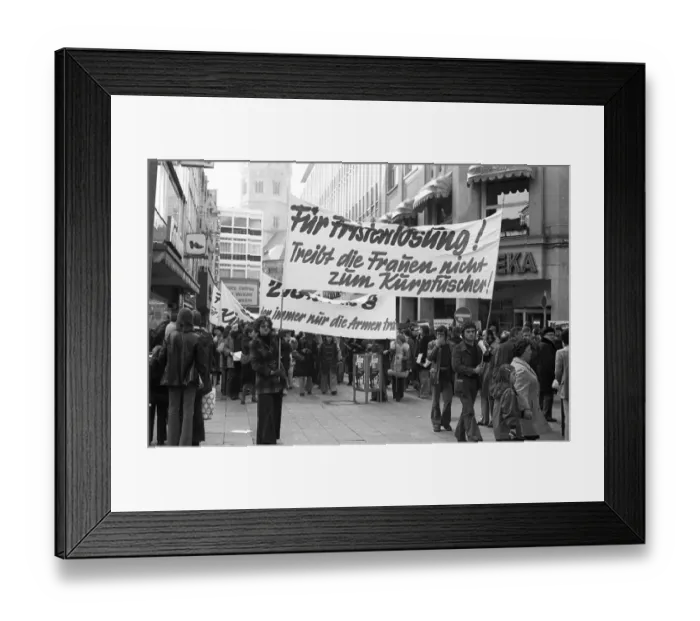 Framed Print : Several hundred woman and a few men turned out in Bonn on 15 Framed Print : Several hundred woman and a few men turned out in Bonn on 15