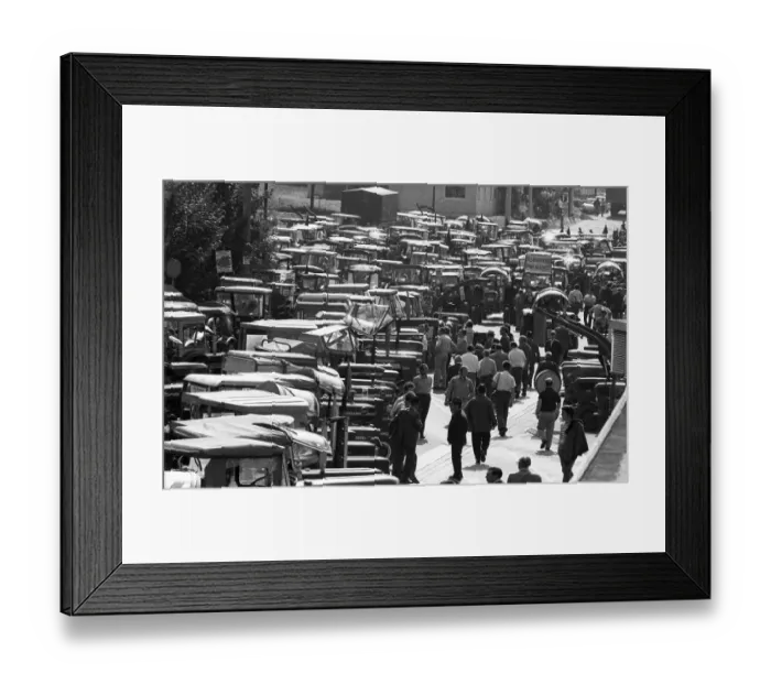 Framed Print : Farmers marched with their tractors to a protest in Aachen on 17 Framed Print : Farmers marched with their tractors to a protest in Aachen on 17