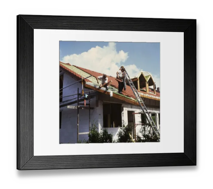 Framed Print : Craftsmen, here on 11.8.1992 in Iserlohn covering the roof and other finishing stages of the shell