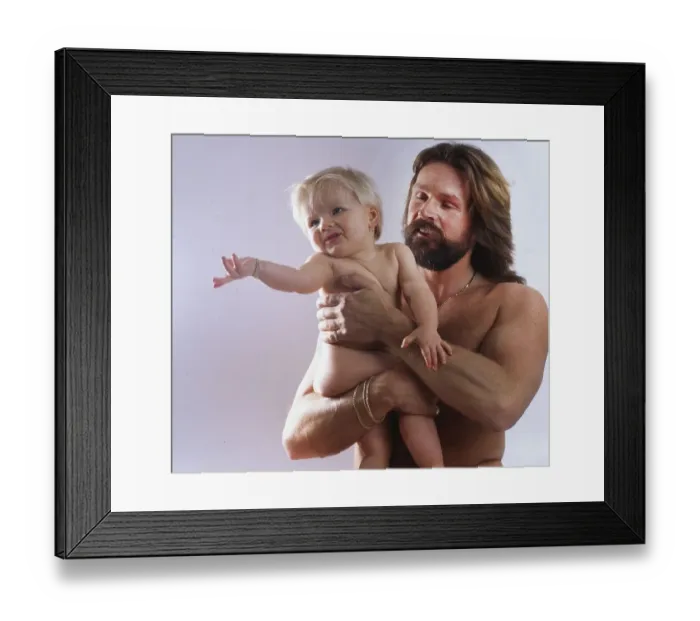 Framed Print : The bodybuilder, here as a father on 4