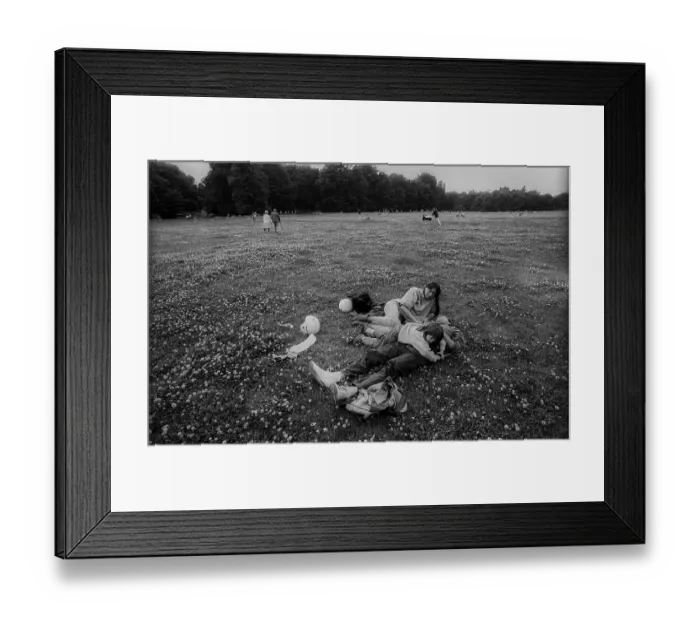 Framed Print : Germany, Berlin, 27.06.1991, Family in a meadow in Treptower Park Framed Print : Germany, Berlin, 27.06.1991, Family in a meadow in Treptower Park