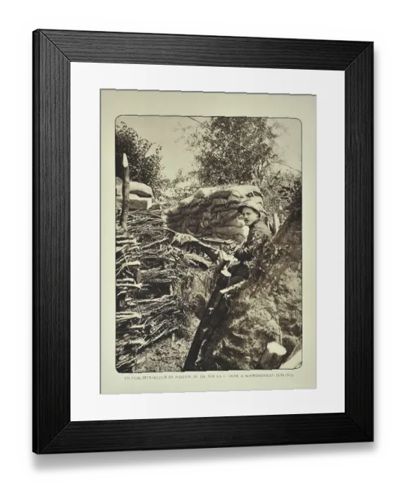 Framed Print : Soldier in trench with machine gun at Noordschote in Flanders during the First World War