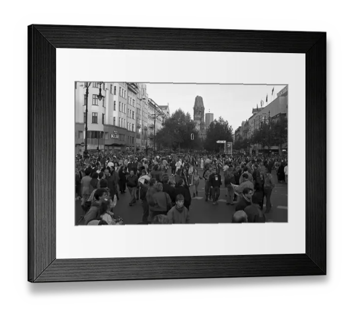 Framed Print : Fall of the Berlin Wall, shopping on Kurfuerstendamm Avenue