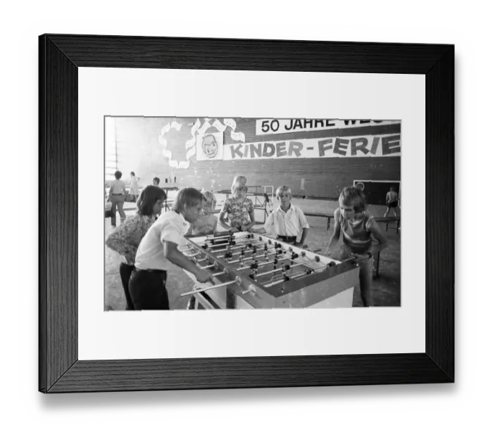 Framed Print : The city of Dortmund organised a children's holiday party in the Dortmund Westfalenhalle here on 05 Framed Print : The city of Dortmund organised a children's holiday party in the Dortmund Westfalenhalle here on 05