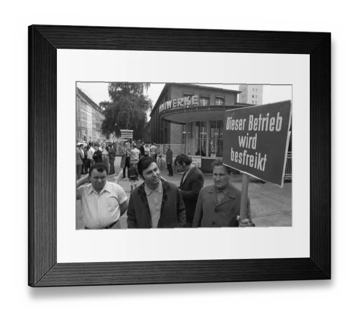 Framed Print : Strike by the Chemical, Paper and Ceramics Workers Union begins in Cologne on 8