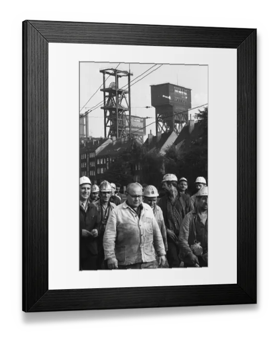 Framed Print : The spontaneous strike, here on 10
