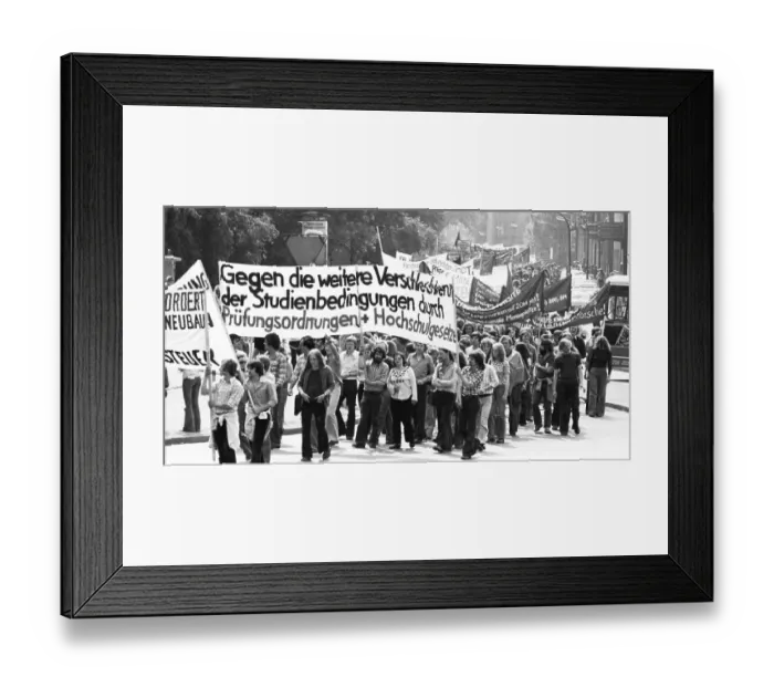 Framed Print : More than 40, 000 students from all parts of the Federal Republic of Germany demonstrated for more education funding Framed Print : More than 40, 000 students from all parts of the Federal Republic of Germany demonstrated for more education funding