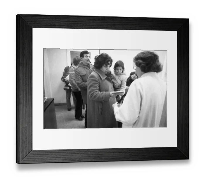 Framed Print : Oral polio vaccination (childhood immunisation) on 28