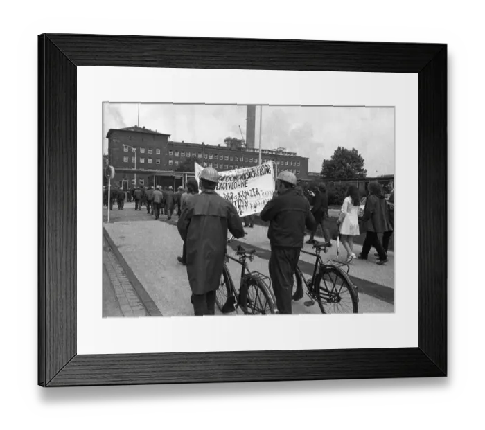 Framed Print : Workers and employees of Chemische Werke Huels (CWH)