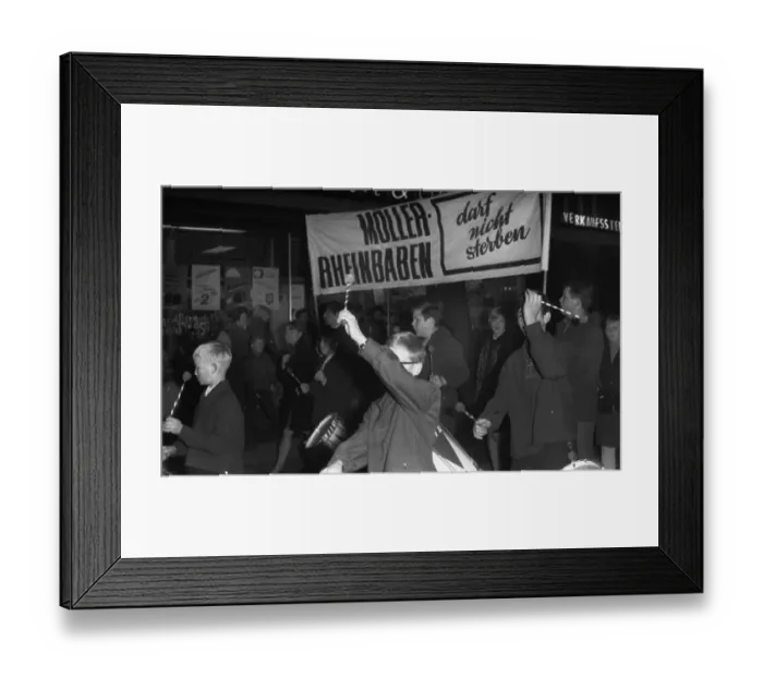 Framed Print : Miners and employees of the Moeller-Rheinbaben colliery in Bottrop Framed Print : Miners and employees of the Moeller-Rheinbaben colliery in Bottrop