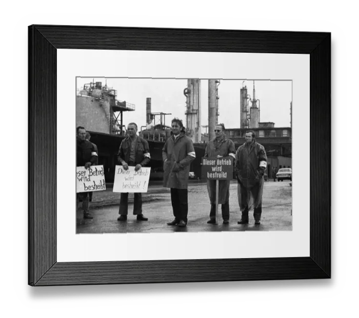 Framed Print : In the collective bargaining dispute of IG Chemie Framed Print : In the collective bargaining dispute of IG Chemie