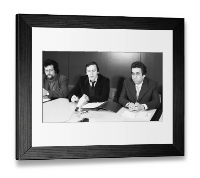 Framed Print : Two men meet for talks between East and West Framed Print : Two men meet for talks between East and West