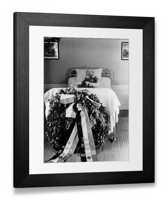 Framed Print : Paul von Hindenburg on his deathbed
