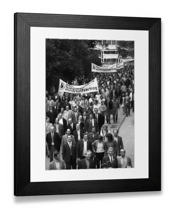 Framed Print : Strike by the Chemical, Paper and Ceramics Workers Union begins in Cologne on 8