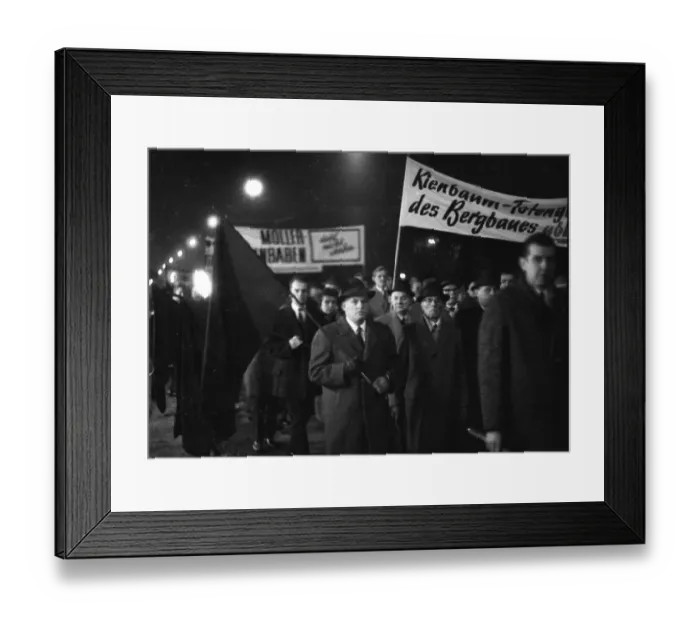 Framed Print : Miners and employees of the Moeller-Rheinbaben colliery in Bottrop Framed Print : Miners and employees of the Moeller-Rheinbaben colliery in Bottrop