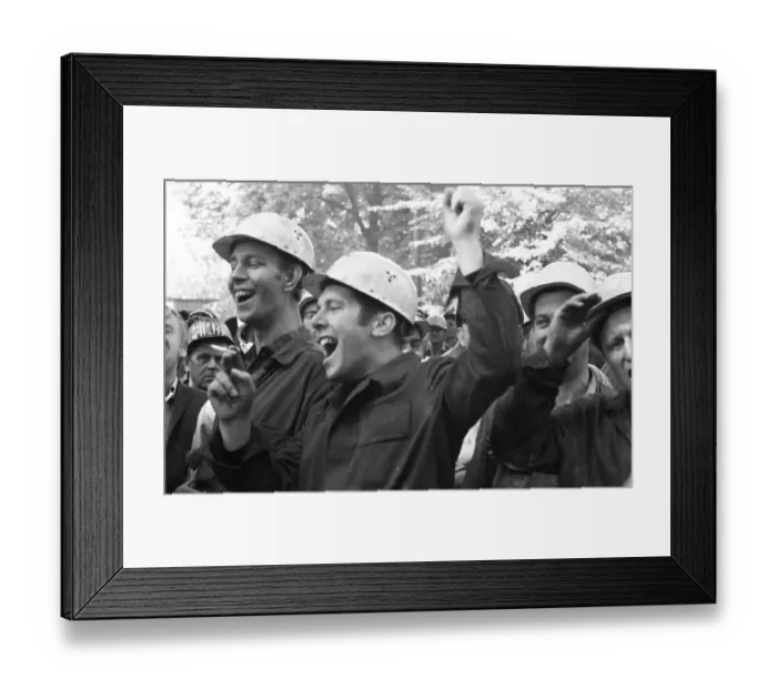 Framed Print : With a siege and temporary occupation of the Hoesch AG headquarters on 11 Framed Print : With a siege and temporary occupation of the Hoesch AG headquarters on 11