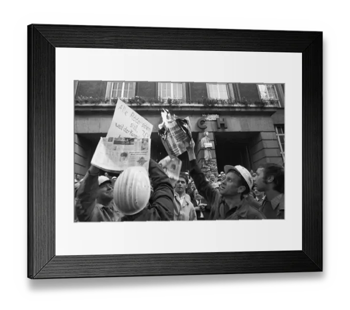 Framed Print : With a siege and temporary occupation of the Hoesch AG headquarters on 11