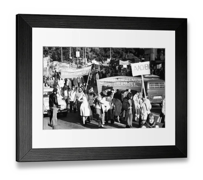 Framed Print : Concerned about their jobs, more than a thousand teachers from North Rhine-Westphalia demonstrated in Duesseldorf