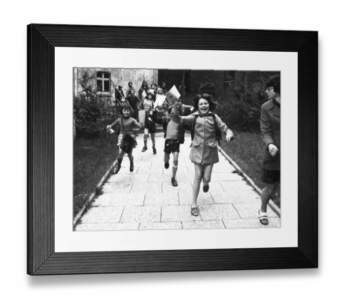 Framed Print : The start of the big holidays and the report cards thrill children at the primary school on 24