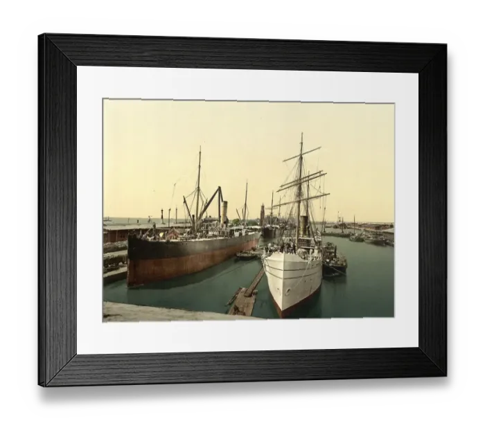 Framed Print : The new harbour and the lighthouse in Bremerhaven