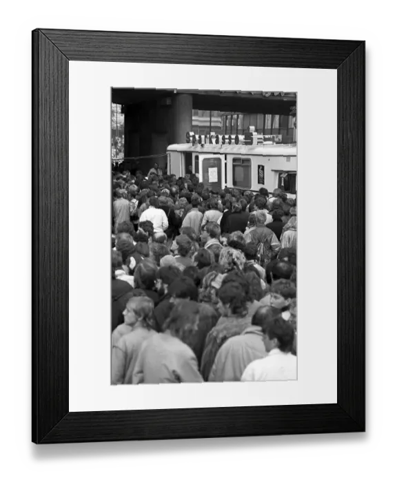 Framed Print : Fall of the Berlin Wall, people standing in line for the 100 DM Begruessungsgeld