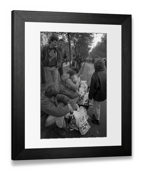 Framed Print : Fall of the Berlin Wall, shopping on Kurfuerstendamm Avenue