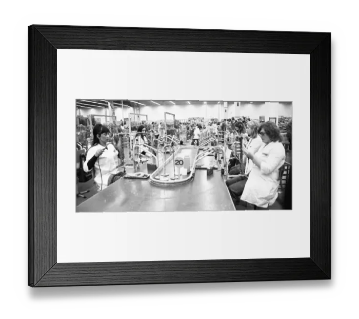 Framed Print : The production of electronic devices by female workers at the Siemens company on 23
