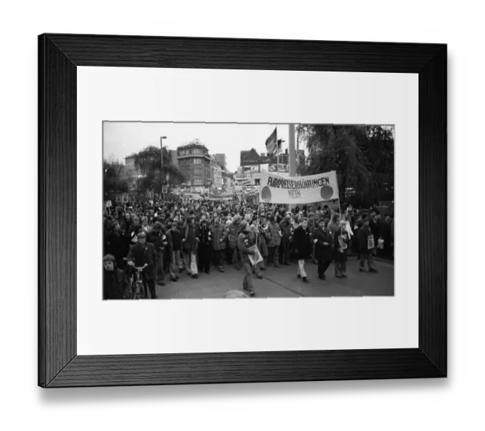 Framed Print : Demonstrations from 1-5 April 1975 in the centre of Hanover
