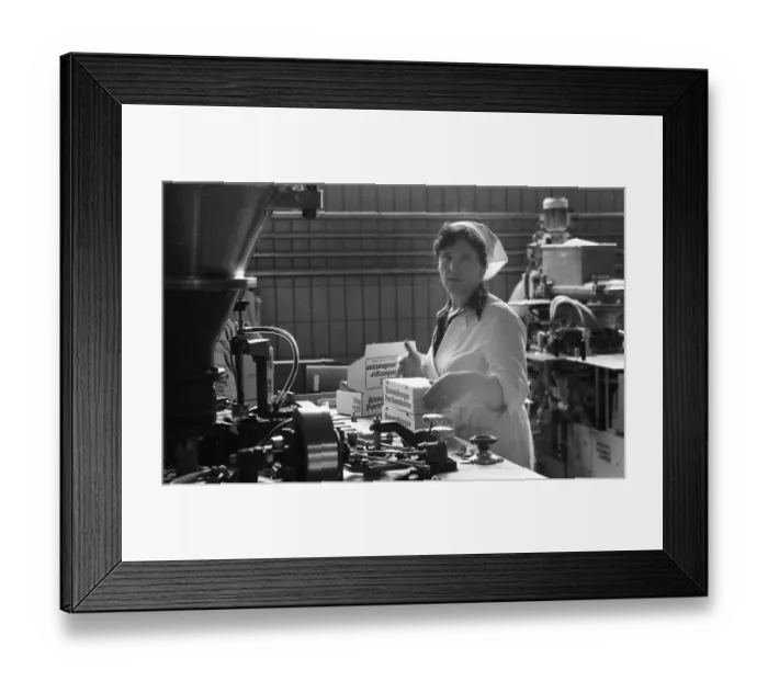 Framed Print : The work of the Westmilch dairy in the production of butter on 28