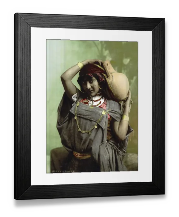 Framed Print : A Bedouin woman in Tunis, Tunisia Framed Print : A Bedouin woman in Tunis, Tunisia
