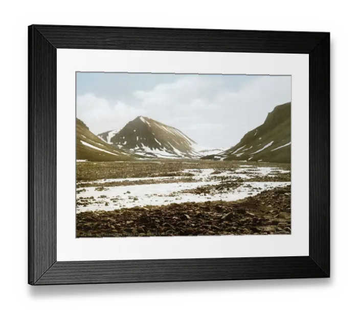 Framed Print : Tverdalen, Advent Bay, Adventdalen Framed Print : Tverdalen, Advent Bay, Adventdalen