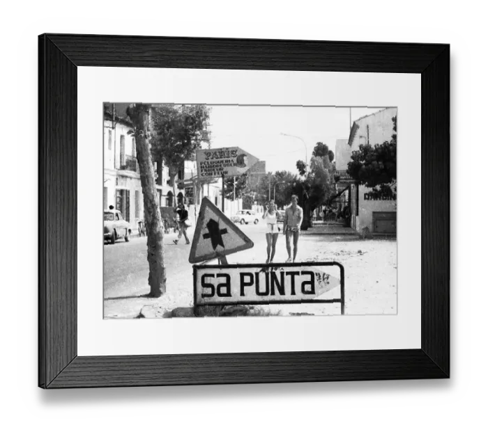 Framed Print : Everyday life of the inhabitants Framed Print : Everyday life of the inhabitants