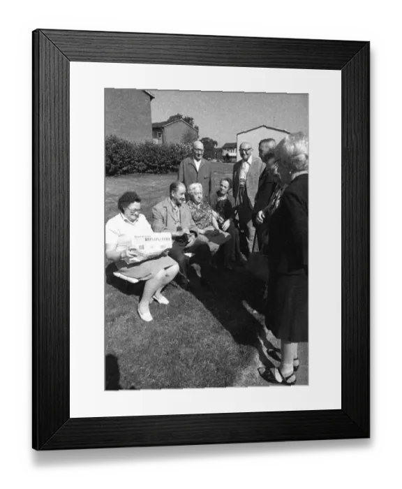 Framed Print : This group of pensioners, seen here on 18 August 1971 in Dortmund