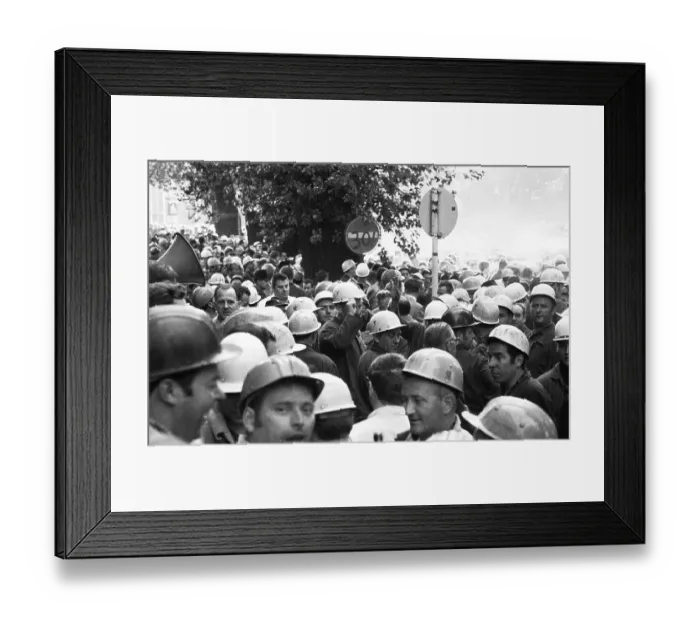 Framed Print : With a siege and temporary occupation of the Hoesch AG headquarters on 11