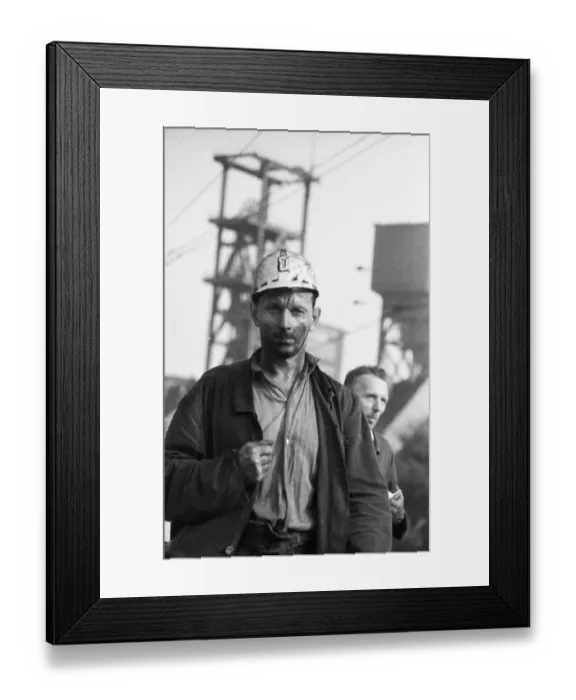 Framed Print : The spontaneous strike, here on 10