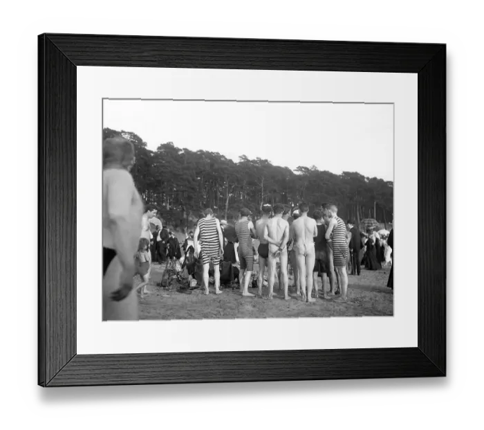 Framed Print : Group with bathers on the beach