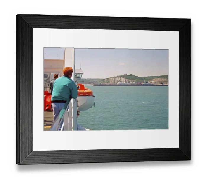 Framed Print : Ferry approaching Dover, castle Framed Print : Ferry approaching Dover, castle