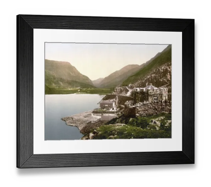 Framed Print : House at Llanberis Pass, Bwlch Llanberis
