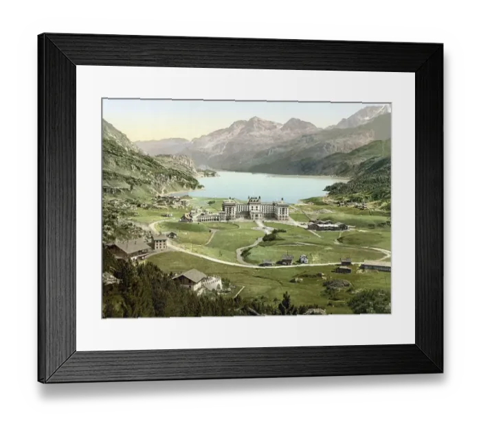 Framed Print : Maloja, Dorf am Malojapass zwischen dem Oberengadin und dem Bergell im Kanton Graubuenden