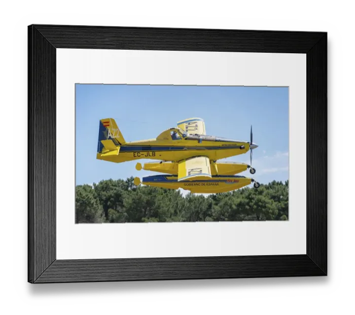 Framed Print : Firefighting aircraft Air Tractor AT-802 Framed Print : Firefighting aircraft Air Tractor AT-802
