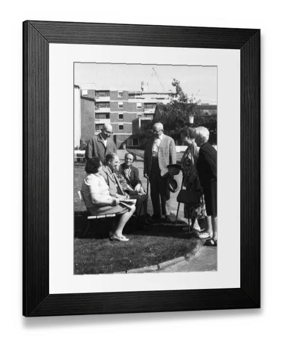 Framed Print : This group of pensioners, seen here on 18 August 1971 in Dortmund