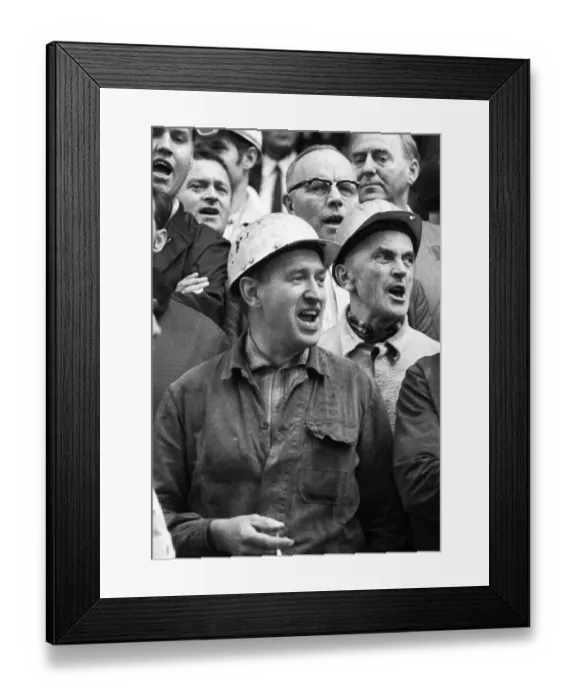 Framed Print : With a siege and temporary occupation of the Hoesch AG headquarters on 11