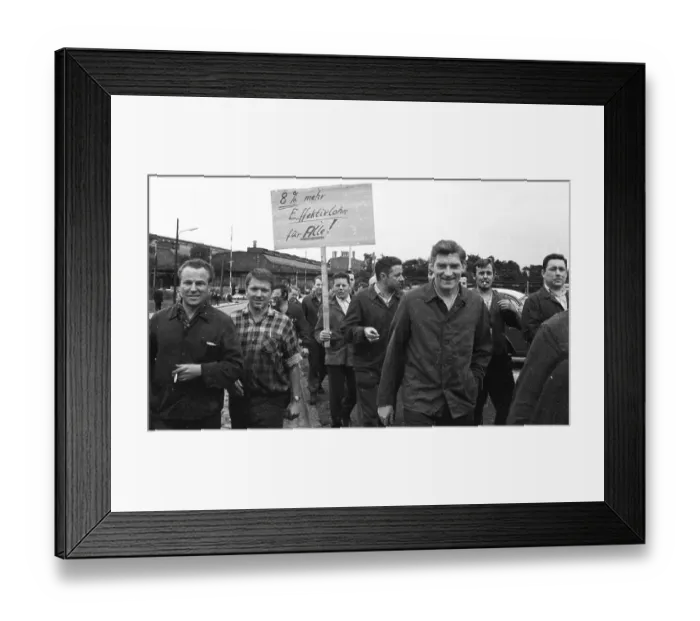 Framed Print : The spontaneous strike, here on 10